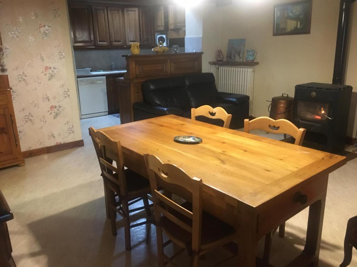 Gîte à la campagne Quins Extérieur photo